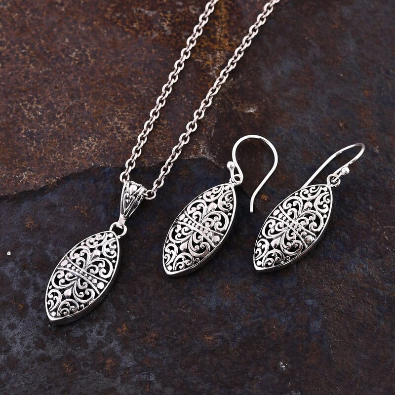 Bali Legacy Filigree Earrings and Pendant without Chain in Sterling Silver 8 Grams