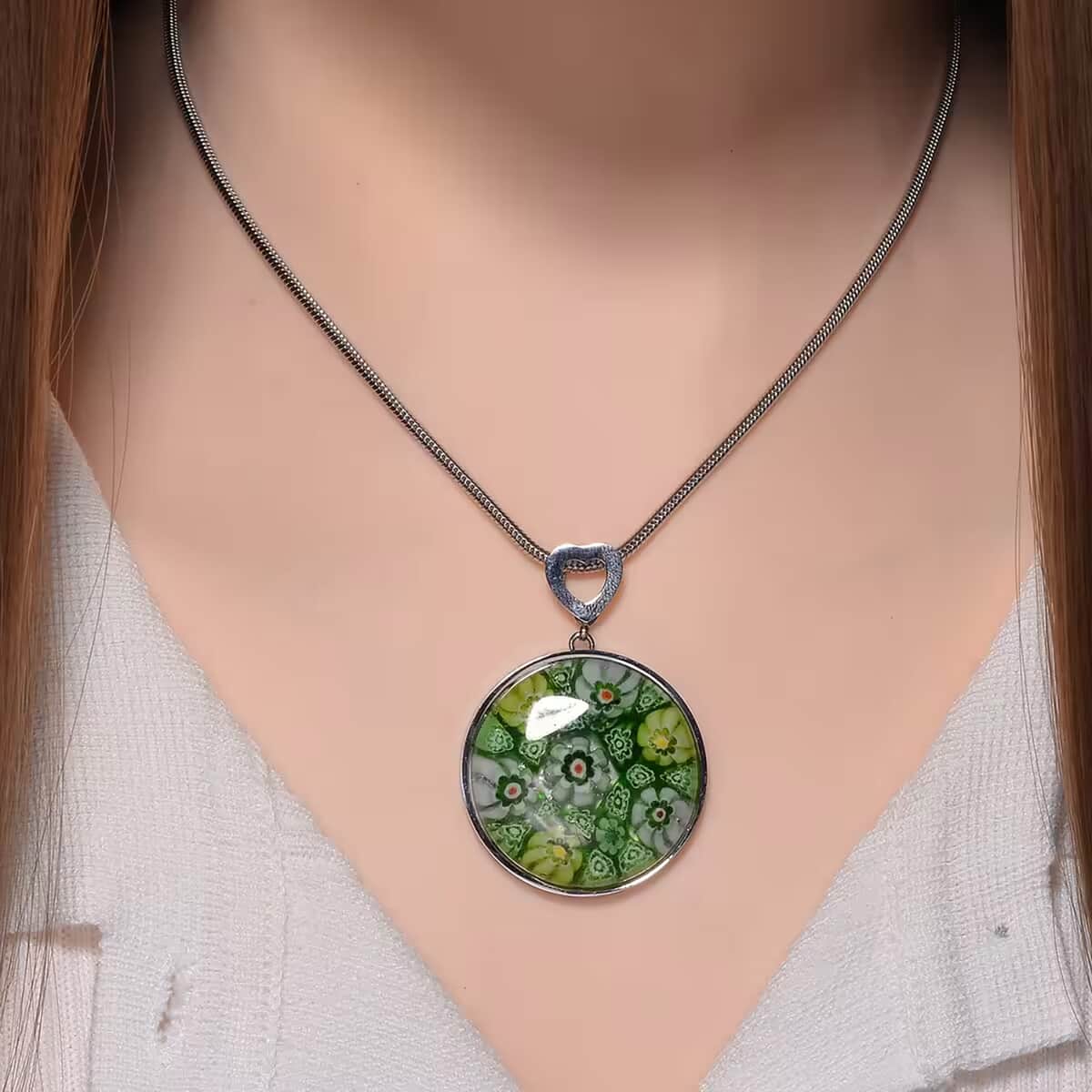 Green Color Murano Style Pendant Necklace in Stainless Steel 24-28 Inches image number 7