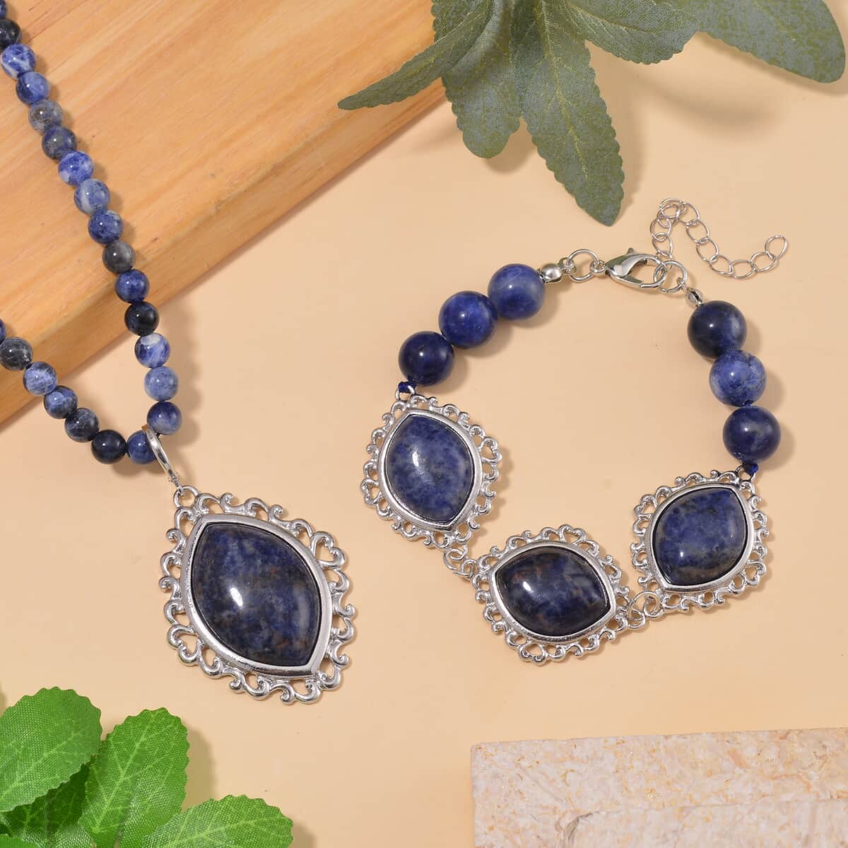 TLV Sodalite Pendant with Beaded Necklace (18-20 Inches) and Bracelet (8-10In) in Silvertone 300.00 ctw image number 1