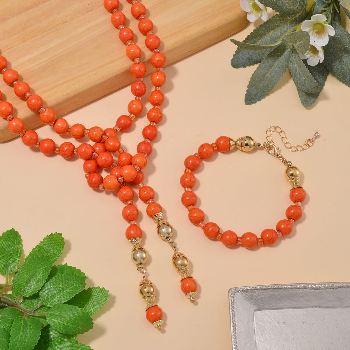 Orange Howlite Beaded 620.00 ctw and Orange Glass Necklace and Bracelet in Goldtone (8.00In) 55 Inches image number 1