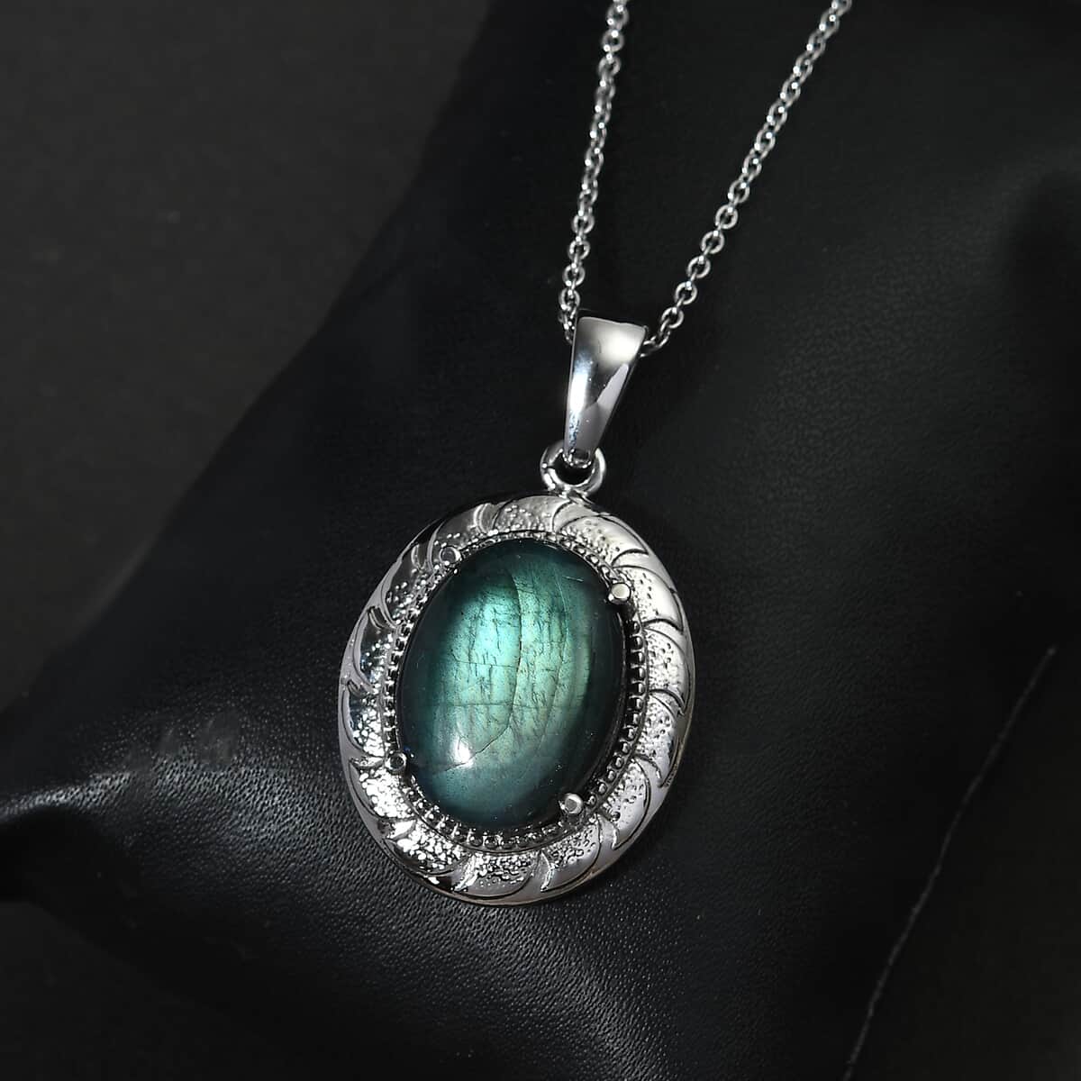 Karis Malagasy Labradorite 17.35 ctw Pendant in Platinum Bond with Stainless Steel Necklace 20 Inches image number 2