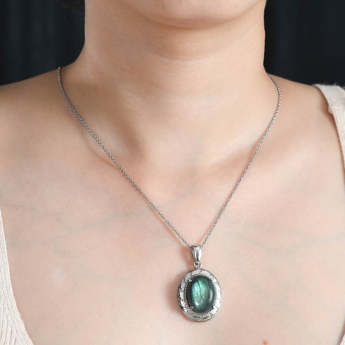 Karis Malagasy Labradorite 17.35 ctw Pendant in Platinum Bond with Stainless Steel Necklace 20 Inches image number 3