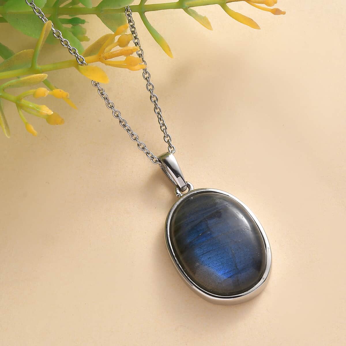 Malagasy Labradorite 19.50 ctw Pendant Necklace in Stainless Steel 20 Inches image number 1