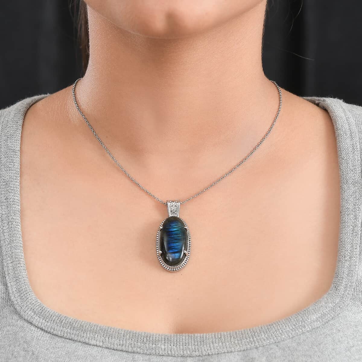 Malagasy Labradorite Pendant Necklace (20 Inches) in Stainless Steel 25.25 ctw image number 3