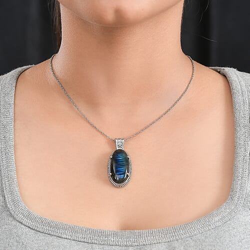 Malagasy Labradorite - Product card gallery slide 4 (9432209457407)