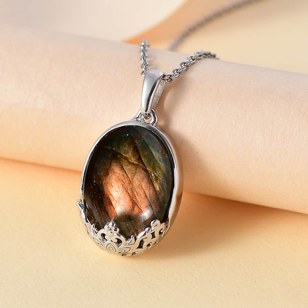 Karis Malagasy Labradorite 20.25 ctw Pendant in Platinum Bond with Stainless Steel Necklace 20 Inches image number 1