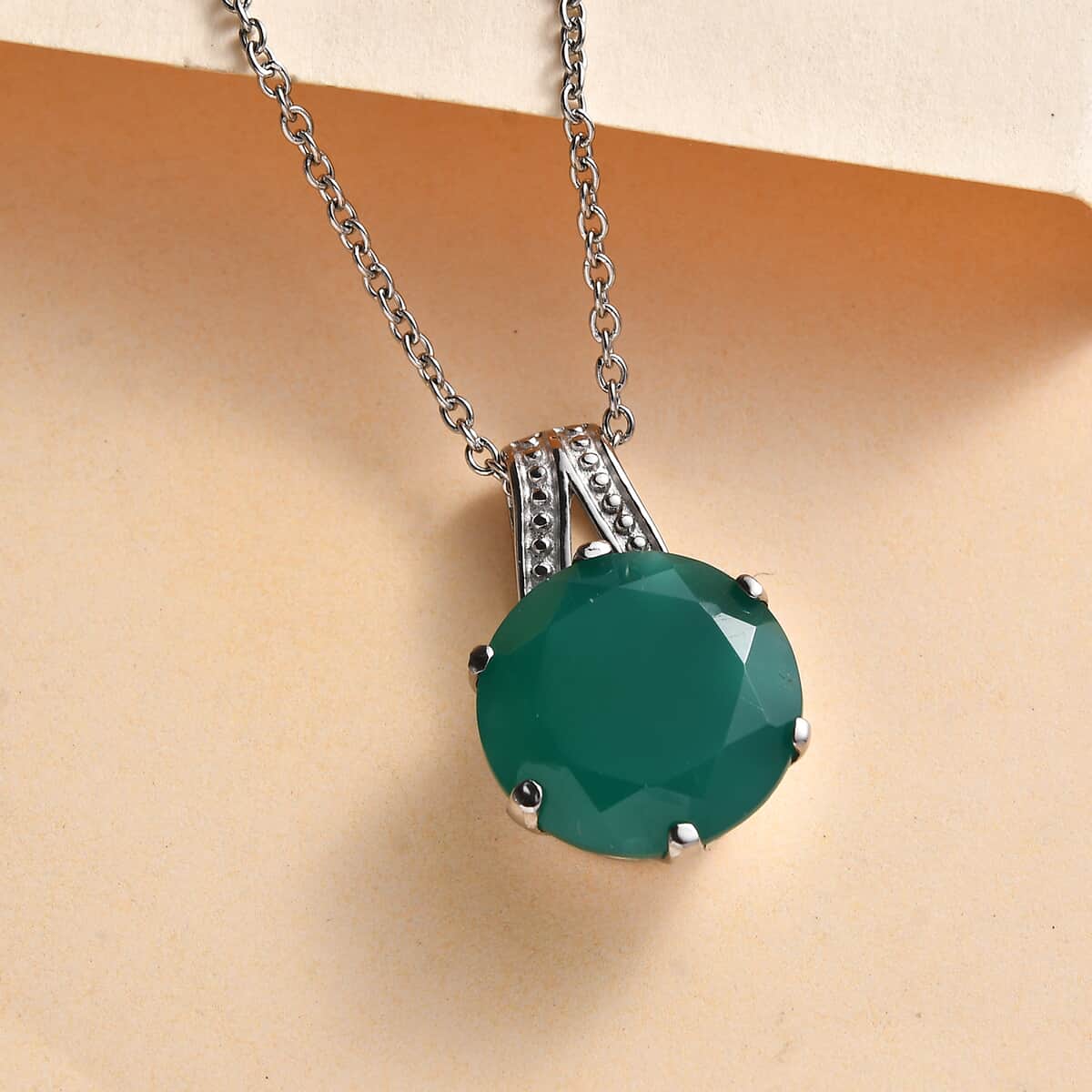 Green Onyx 9.10 ctw Solitaire Pendant Necklace in Stainless Steel 20 Inches image number 1