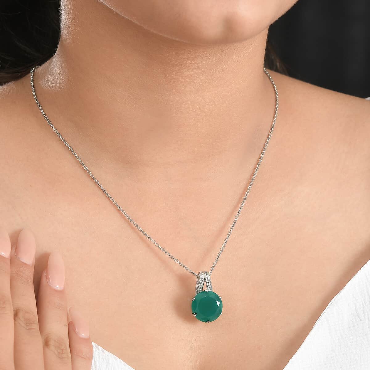 Green Onyx 9.10 ctw Solitaire Pendant Necklace in Stainless Steel 20 Inches image number 2