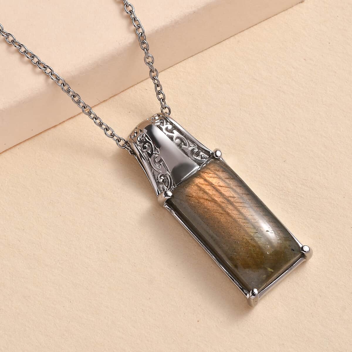 Malagasy Labradorite 13.00 ctw Pendant Necklace in Stainless Steel 20 Inches image number 1