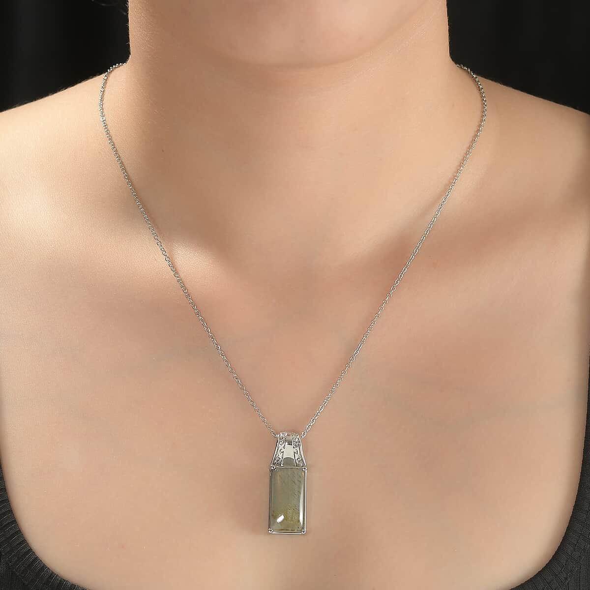 Malagasy Labradorite 13.00 ctw Pendant Necklace in Stainless Steel 20 Inches image number 3