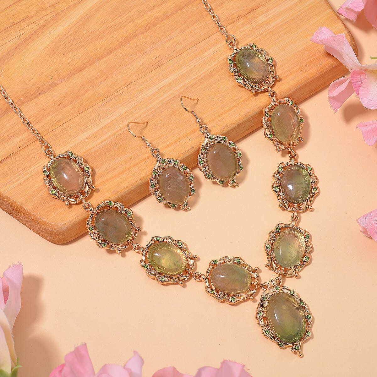 Fluorite 330.00 ctw and Green Austrian Crystal Earrings and Necklace 20-22 Inches in Goldtone image number 1