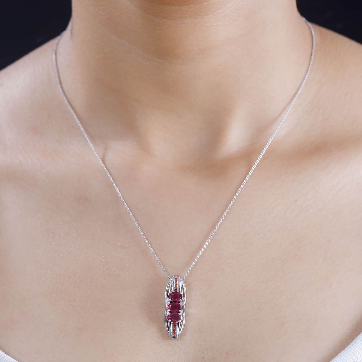 Niassa Ruby (FF), Red Sapphire Pendant Necklace (20 Inches) in Rhodium Over Sterling Silver 0.90 ctw image number 2