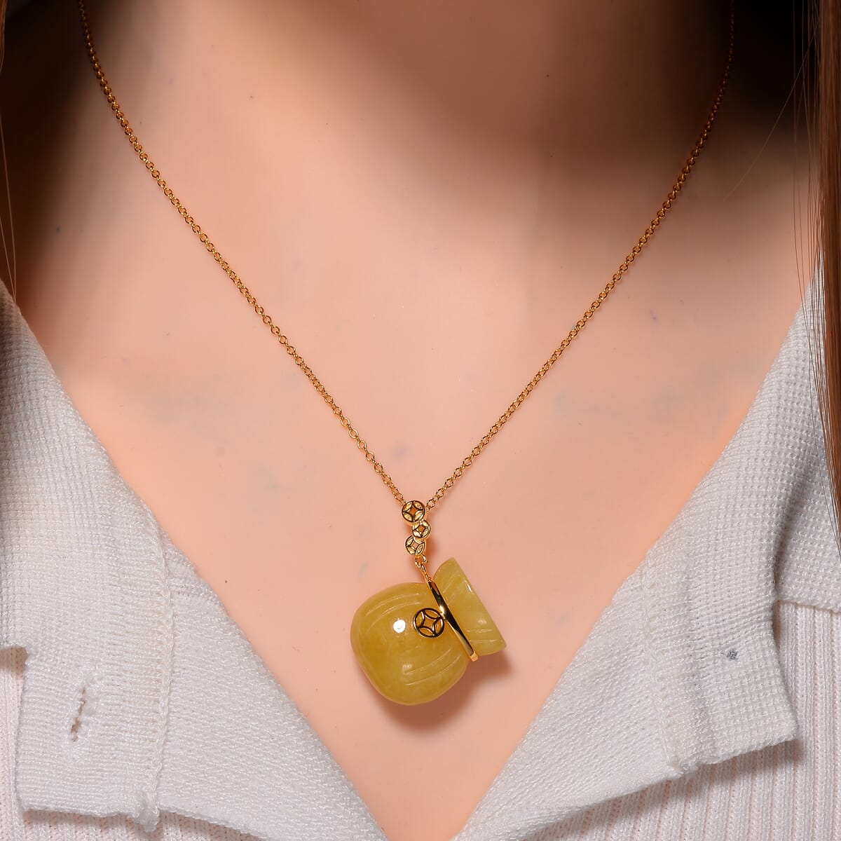 Honey Jade (D) 42.00 ctw Carved Tied Money Bag Pendant Necklace (20 Inches) in 18K Vermeil Yellow Gold Over Sterling Silver image number 1