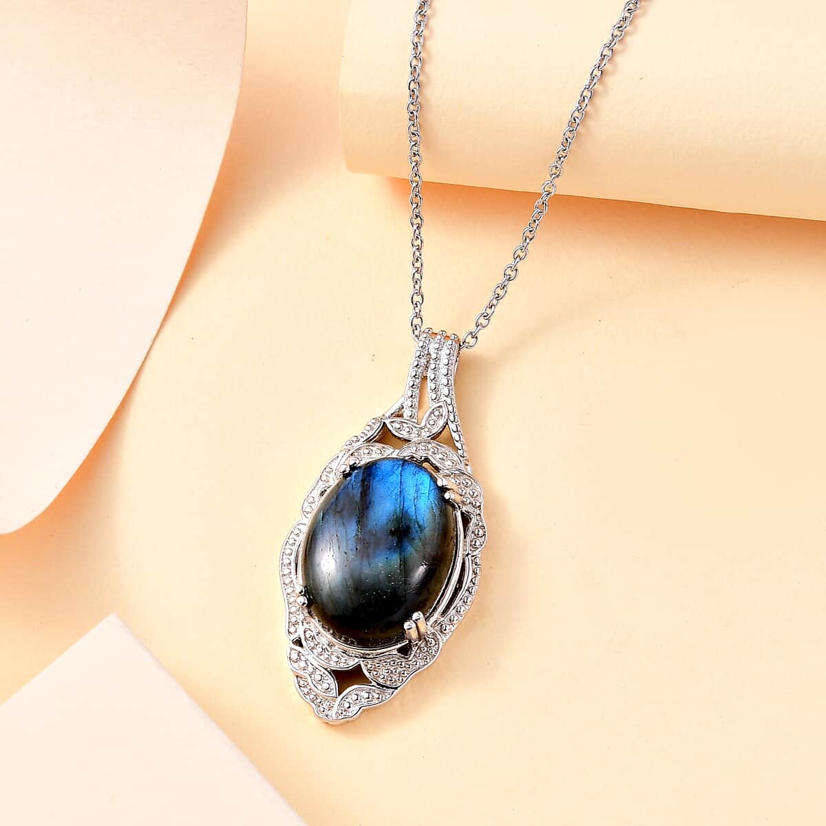 Malagasy Labradorite 18.65 ctw Pendant Necklace 20 Inches in Stainless Steel  image number 1