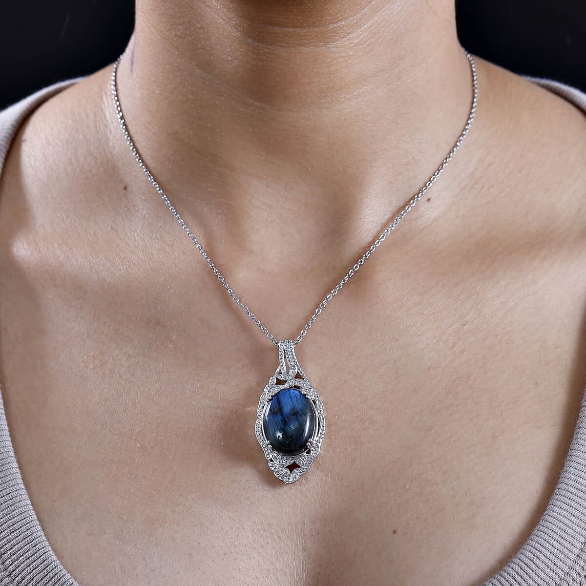 Malagasy Labradorite 18.65 ctw Pendant Necklace 20 Inches in Stainless Steel  image number 2