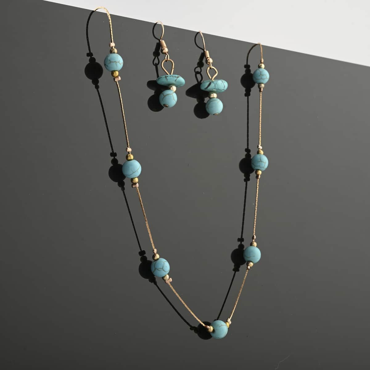 Howlite 21.60 ctw Necklace and Earrings in Goldtone 20 Inches image number 1