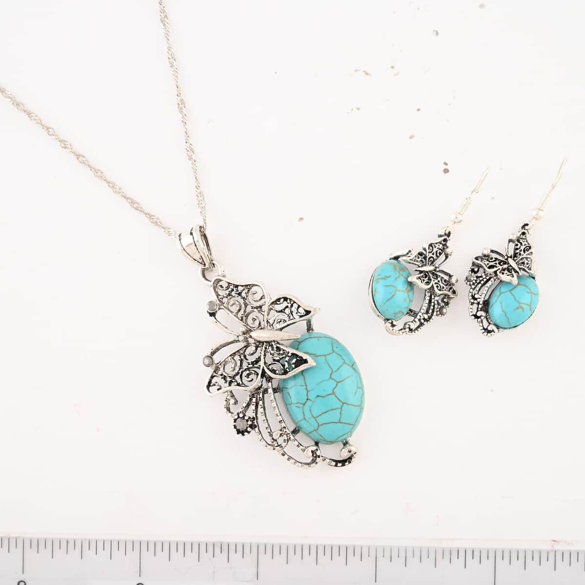 Turquoise 35.00 ctw Earrings and Pendant Necklace in Silvertone 18 Inches image number 0