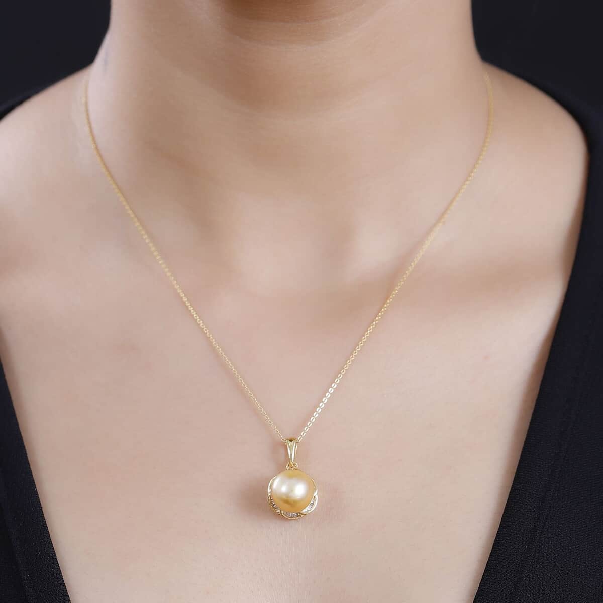 South Sea Golden Cultured Pearl and Diamond 0.20 ctw Flower Pendant Necklace in 18K Vermeil Yellow Gold Over Sterling Silver 20 Inches image number 2