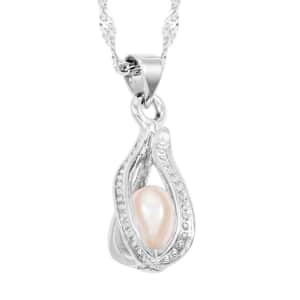 Freshwater Pearl Pendant Necklace in Silvertone 18 Inches