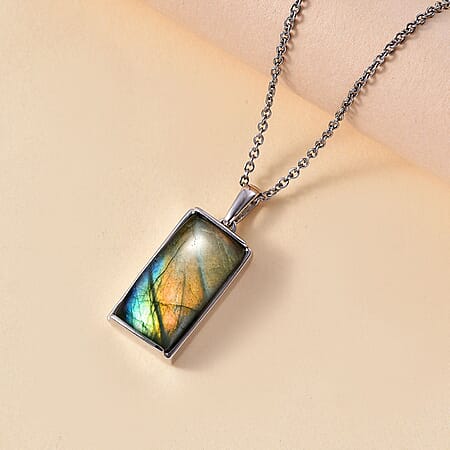 Malagasy Labradorite - Product card gallery slide 2 (10176621576505)