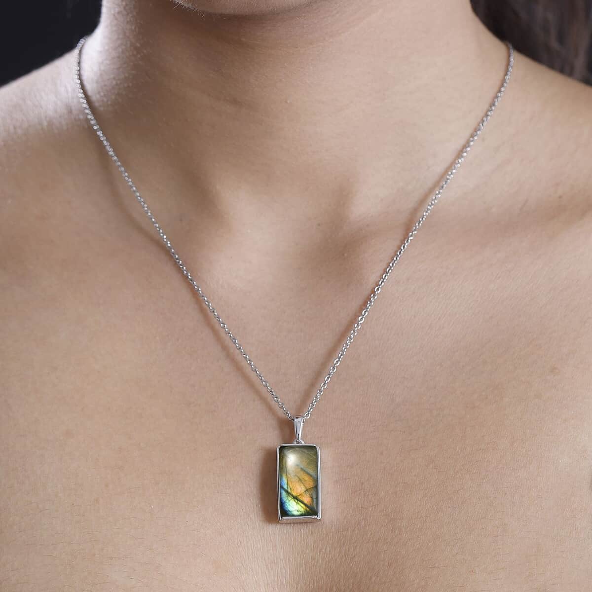 Doorbuster Malagasy Labradorite 14.65 ctw Solitaire Pendant in Platinum Bond with Stainless Steel Necklace 20 Inches image number 2