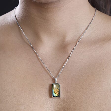 Malagasy Labradorite - Product card gallery slide 3 (10176621576505)