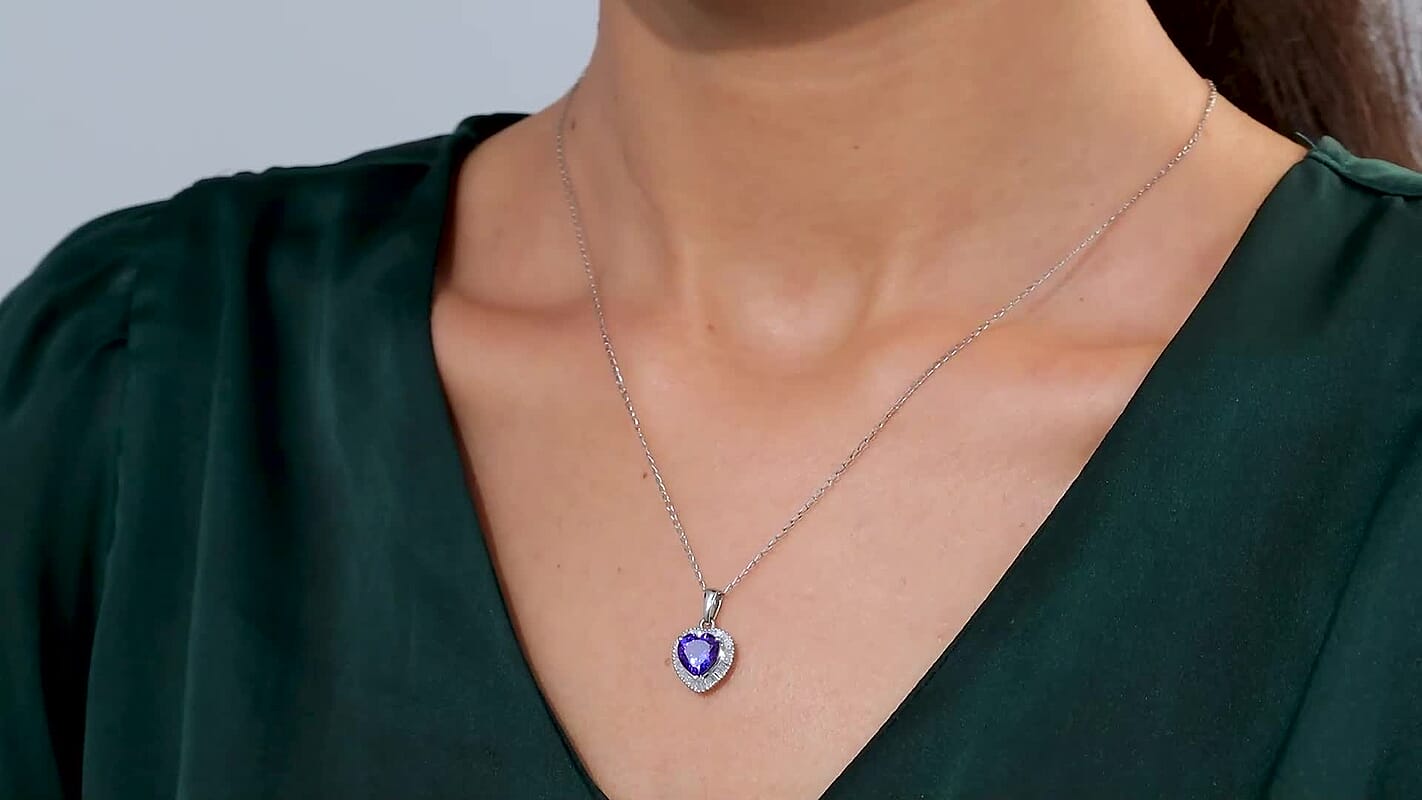 Rhapsody 950 Platinum AAAA Tanzanite, Diamond (E-F, VS2) (0.25 cts) Heart Pendant Necklace (18 Inches) (4.50 g) 2.35 ctw