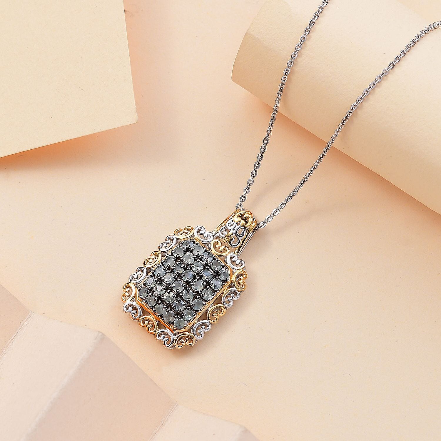 Cushion - Product card gallery slide 2 (10145706574107)