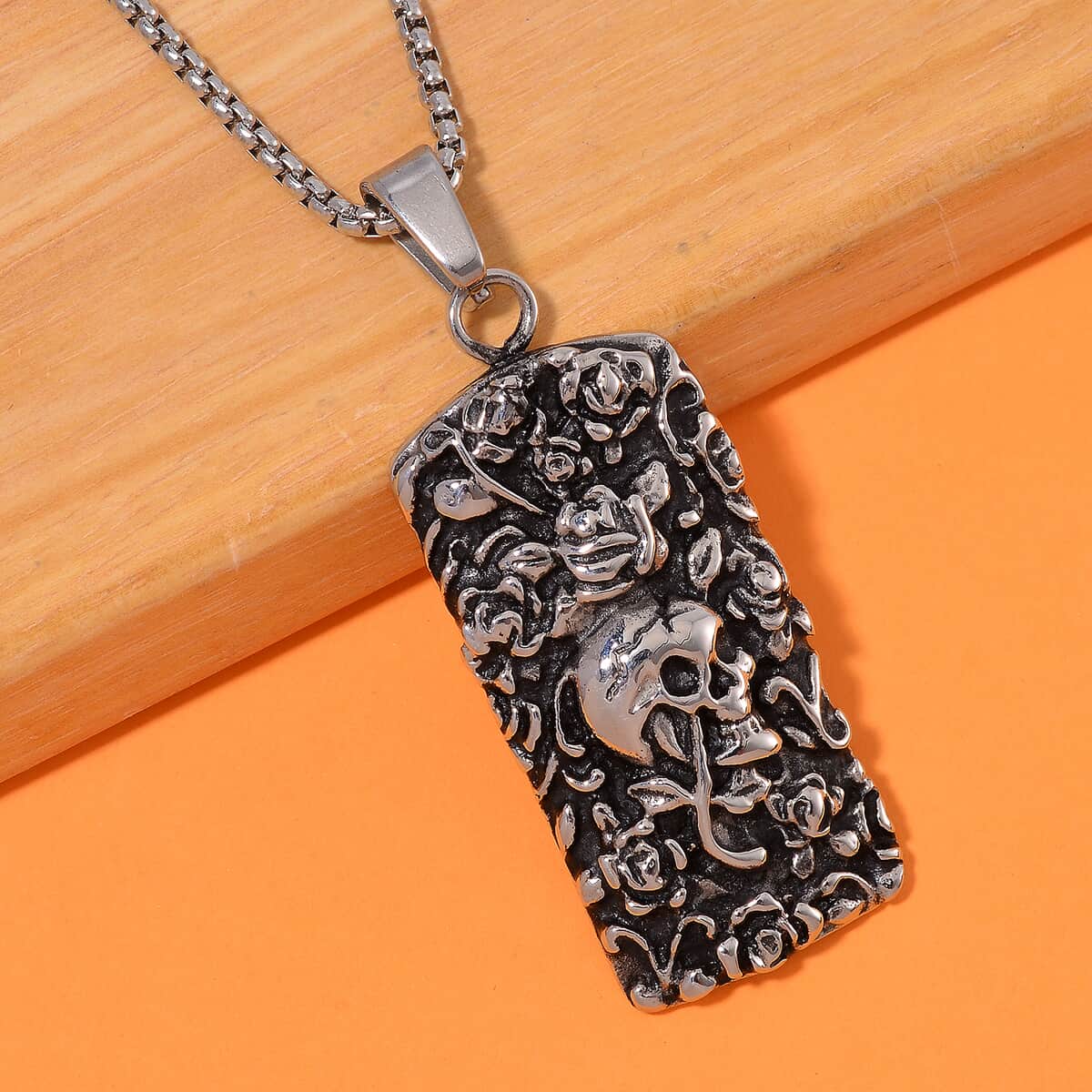 Pendant Necklace 24 Inches in Black Oxidized and Stainless Steel image number 1