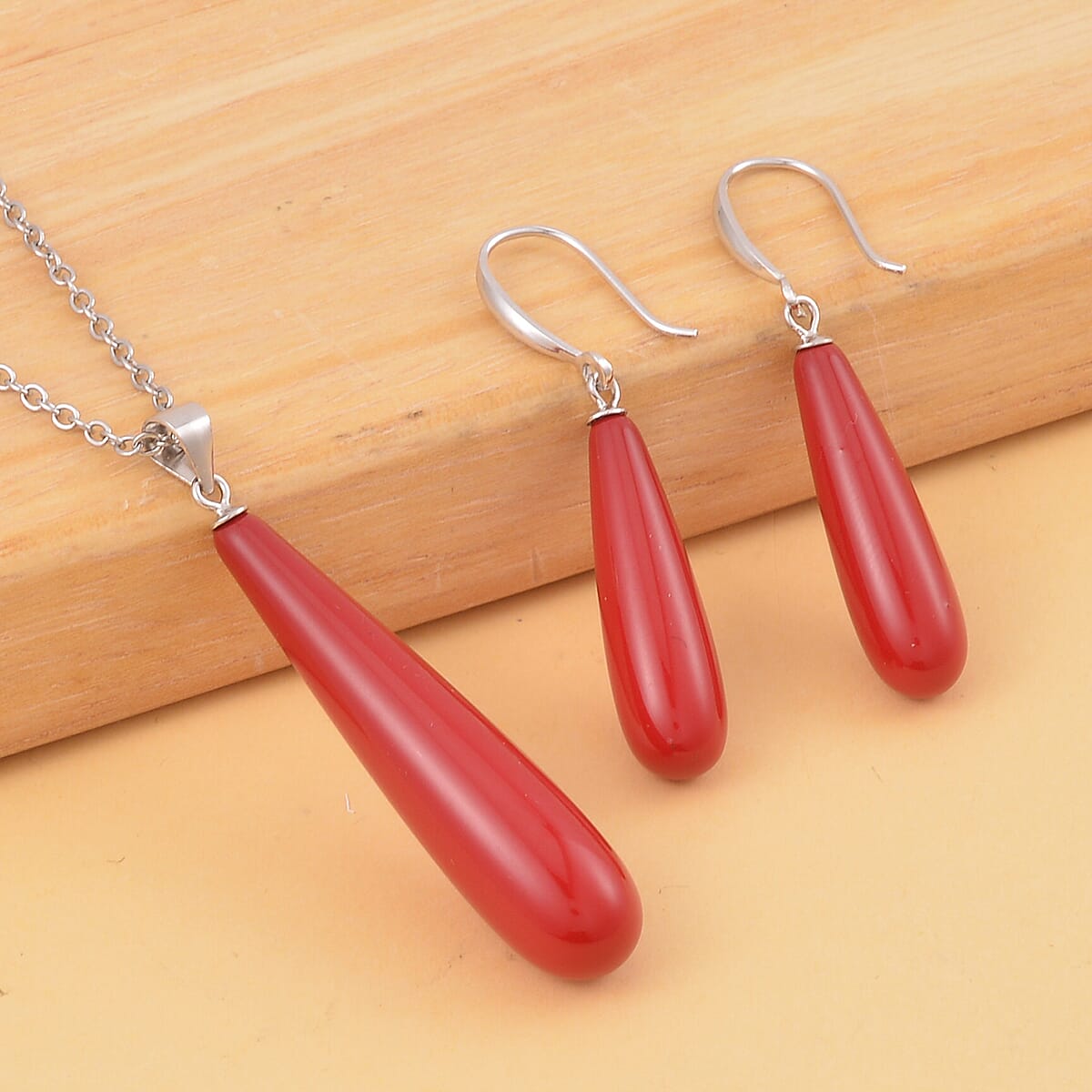 Red Shell Pearl Drop Pendant Necklace 20 Inches and Earrings in Stainless Steel image number 1