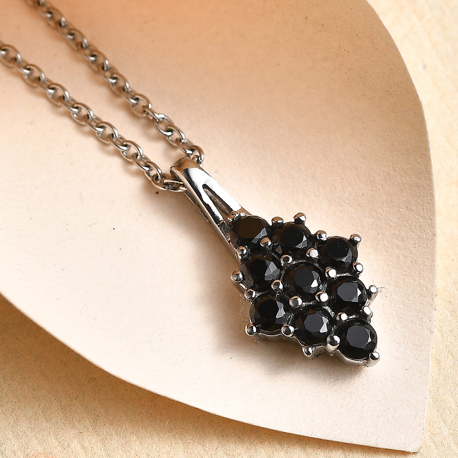 Black Spinel - Product card gallery slide 2 (9432427102463)
