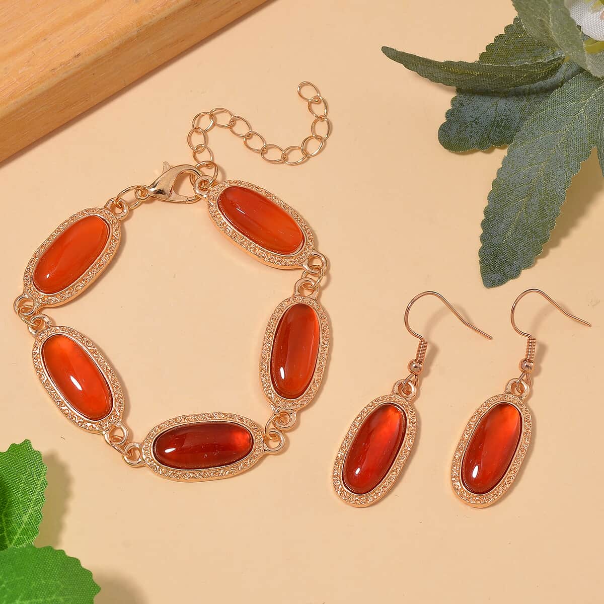 Red Agate 100.00 ctw Set of Bracelet (6.5-8.5In) and Earrings in Rosetone image number 1