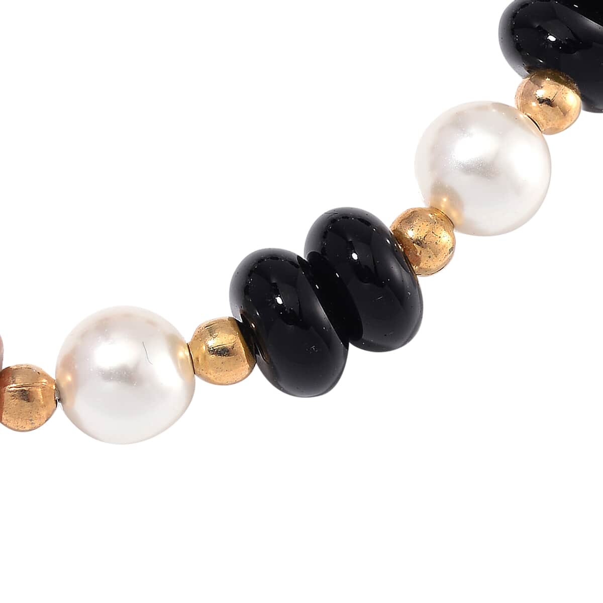 Black Obsidian 50.00 ctw and White Shell Pearl Bracelet (6.50-7.0In) and Earrings in Goldtone image number 3