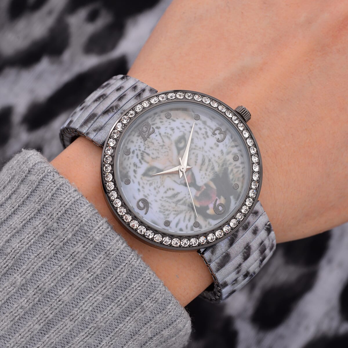 Strada Austrian Crystal Japanse Movement Snow Leopard Stretch Bracelet Watch with Stainless Steel Strap and Matching Scarf image number 1