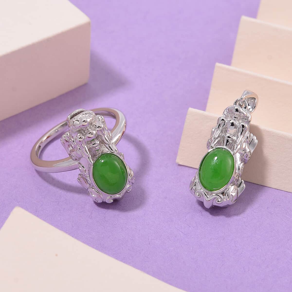 Green Jade (D) 3.30 ctw Pixiu Ring (Size 5.0) and Pendant in Rhodium Over Sterling Silver image number 1