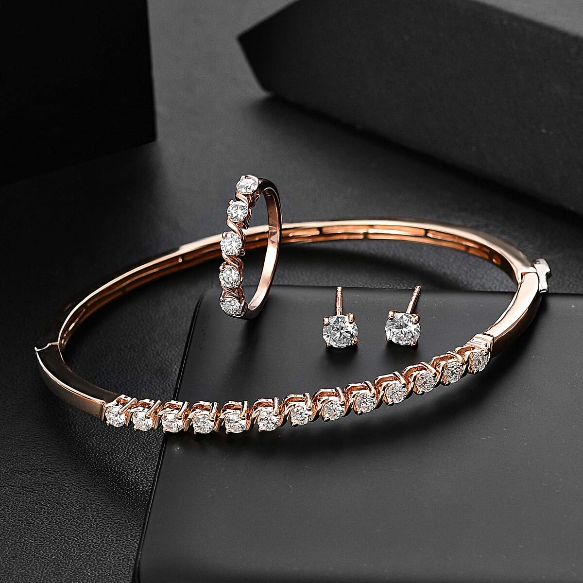 Set of 3 Moissanite 2.75 ctw Swirl Wave Bangle Bracelet (7.25In), Ring (Size 8.0) and Solitaire Stud Earrings in 18K Vermeil Rose Gold Over Sterling Silver image number 1