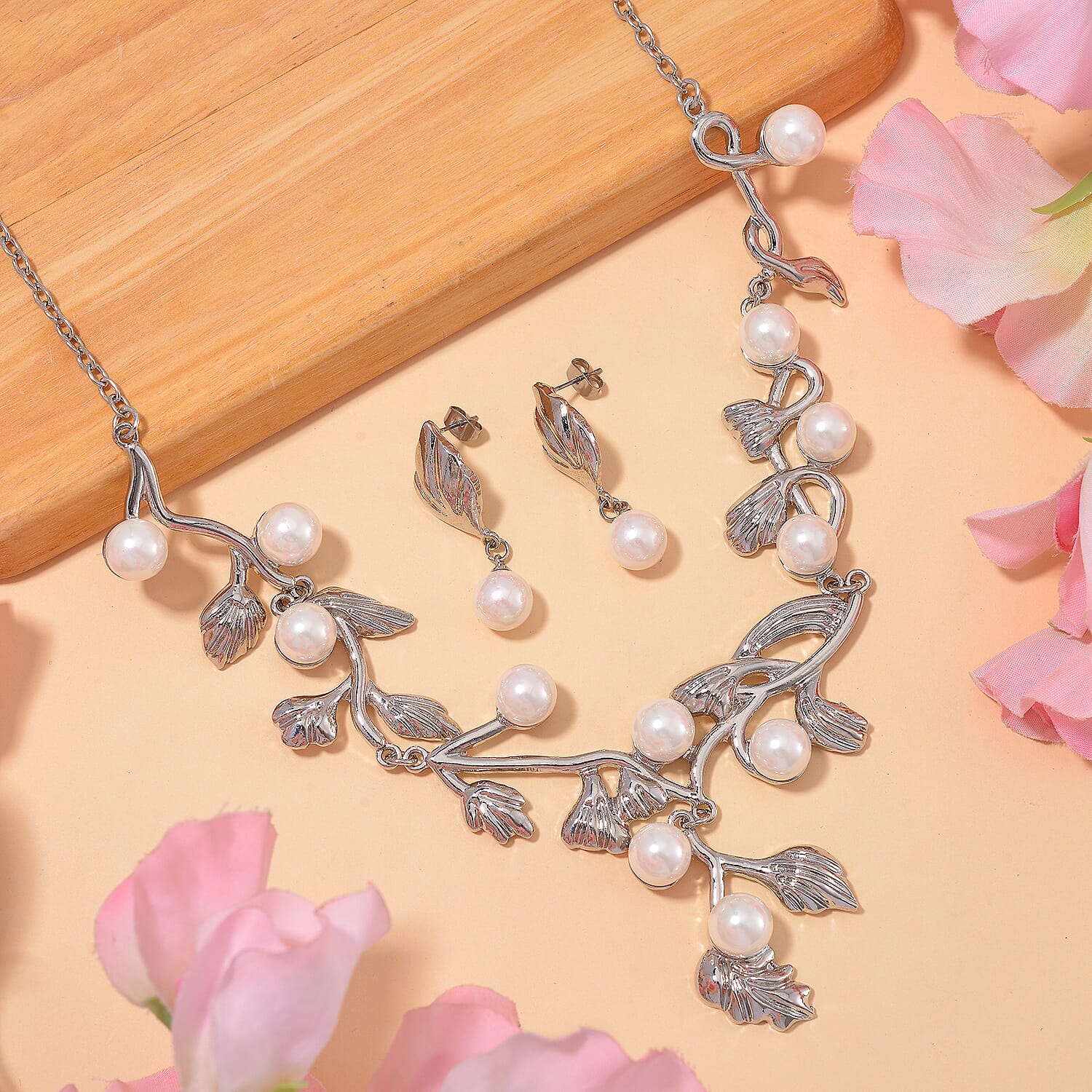 White Shell Pearl - Product card gallery slide 2 (9432469733631)