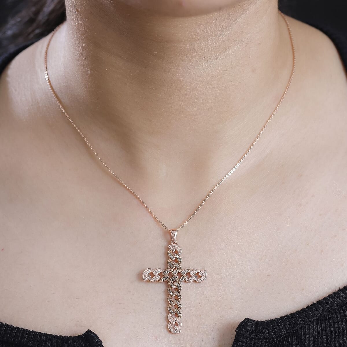 Diamond Pendant Necklace image number 2