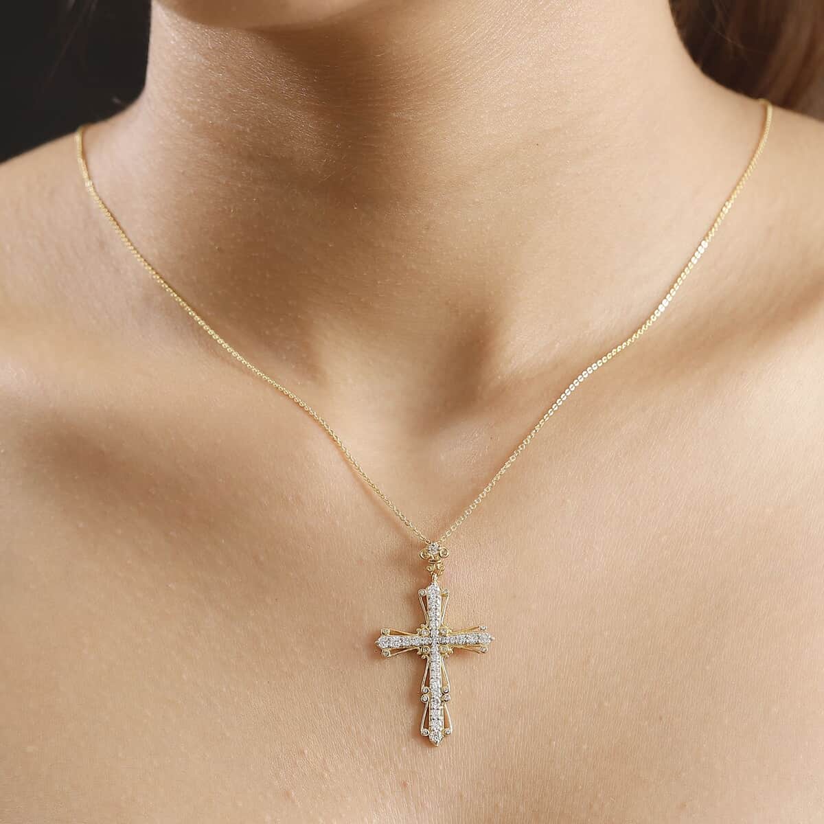 Luxuriant Lab Grown Diamond SI 1.00 ctw Cross Pendant Necklace in 18K Vermeil Yellow Gold Over Sterling Silver 20 Inches image number 2