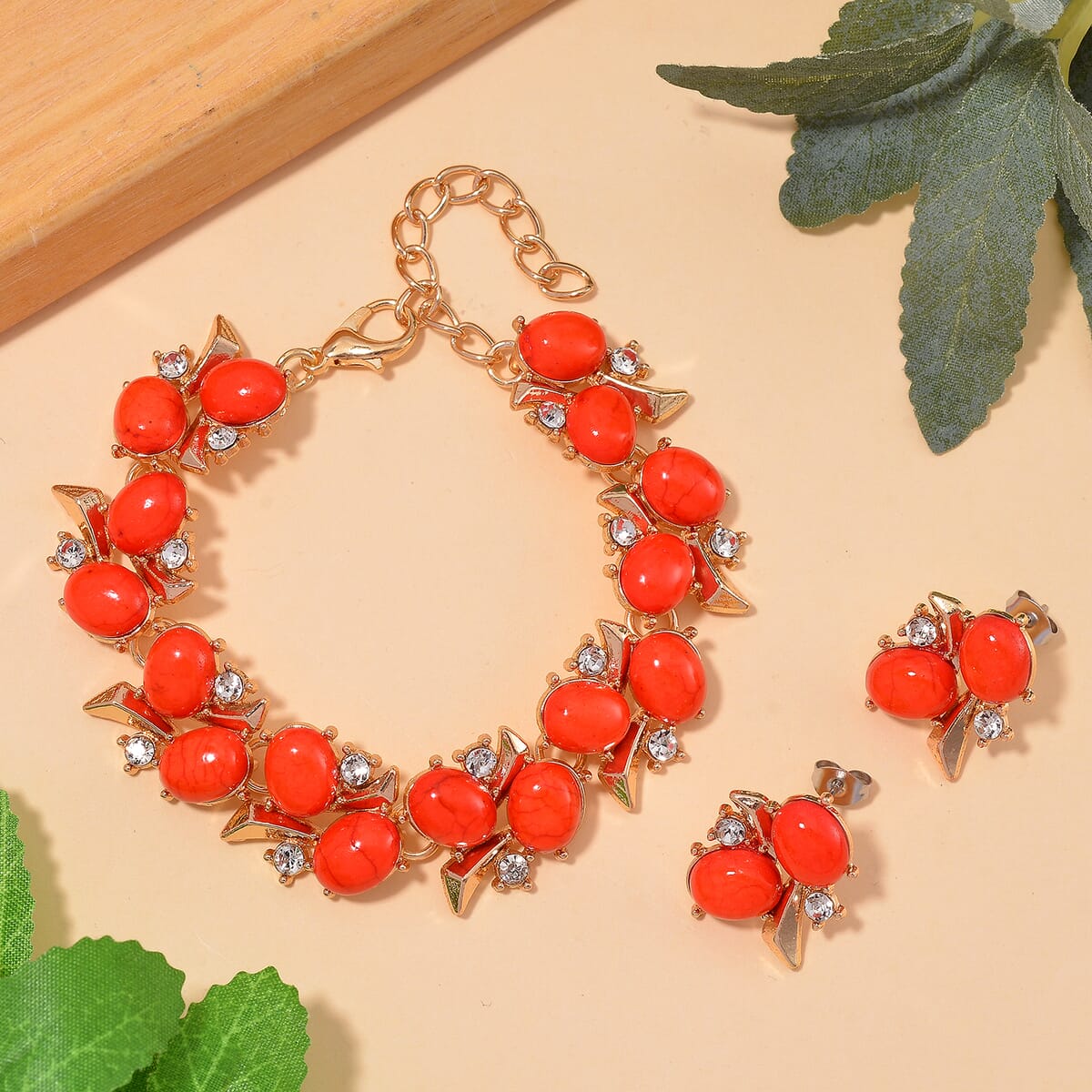 Red Howlite and White Crystal 90.00 ctw Bracelet (6.50-8.0In) and Earrings in Goldtone image number 1