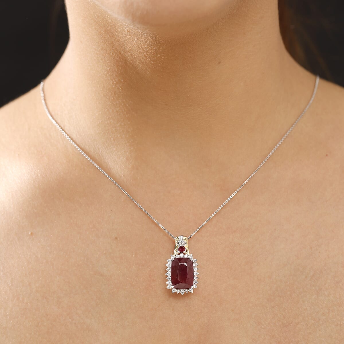 AAA Niassa Ruby (FF) and White Zircon 11.15 ctw Elegant Vintage Pendant Necklace (20 Inches) in 18K Vermeil YG and Rhodium Over Sterling Silver image number 2