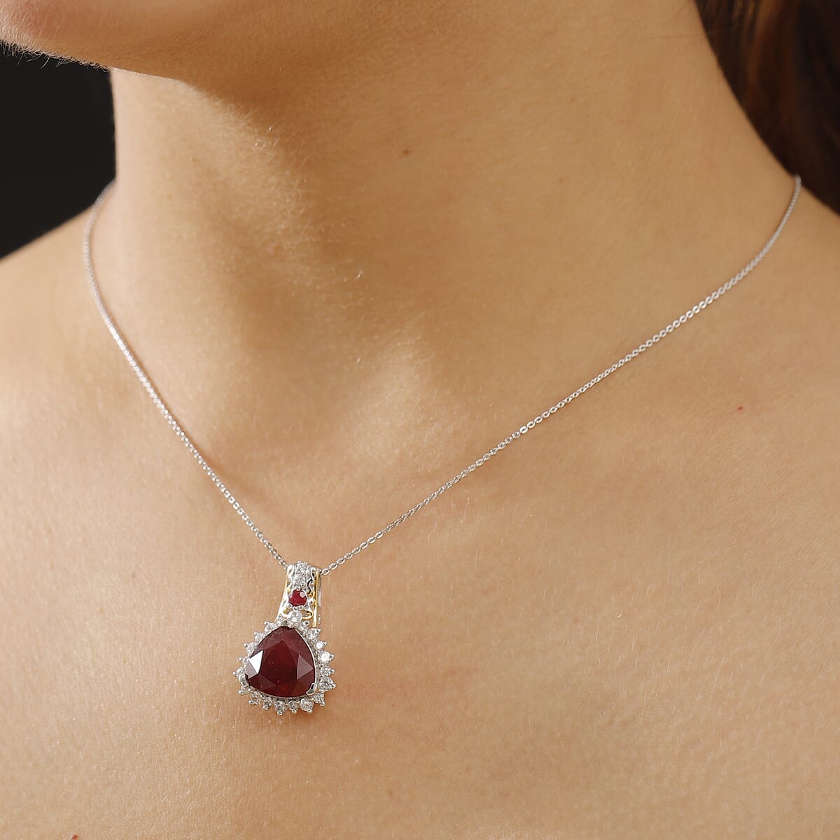 AAA Niassa Ruby (FF) and White Zircon 9.85 ctw Elegant Vintage Pendant Necklace (20 Inches) in 18K Vermeil YG and Rhodium Over Sterling Silver image number 2