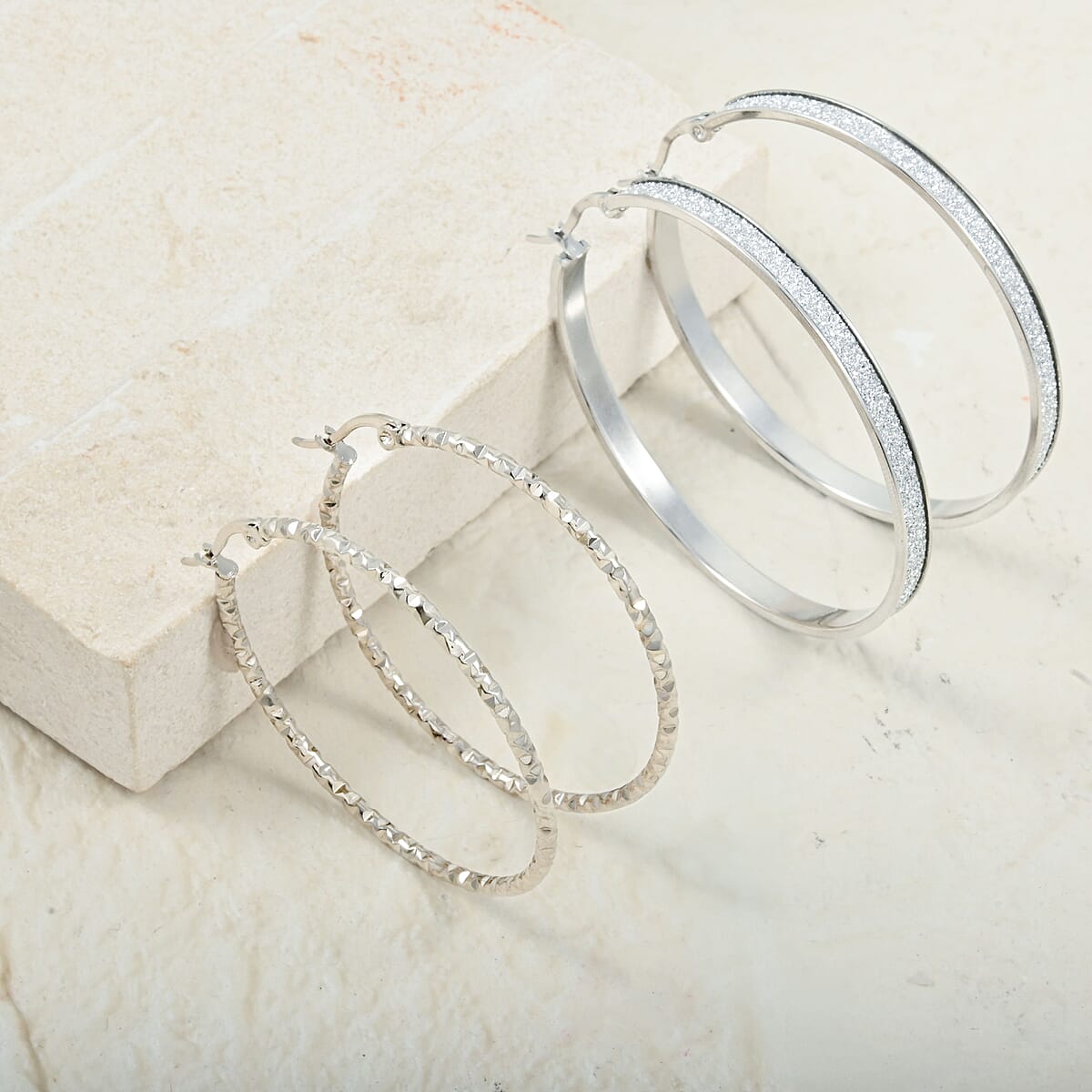 Set of 2 Hoop Earrings in Stainless Steel image number 1