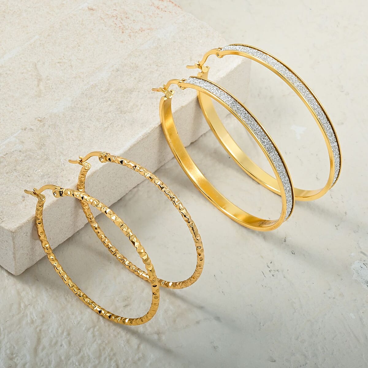 Set of 2 Hoop Earrings in ION Plated Yellow Gold Stainless Steel image number 1
