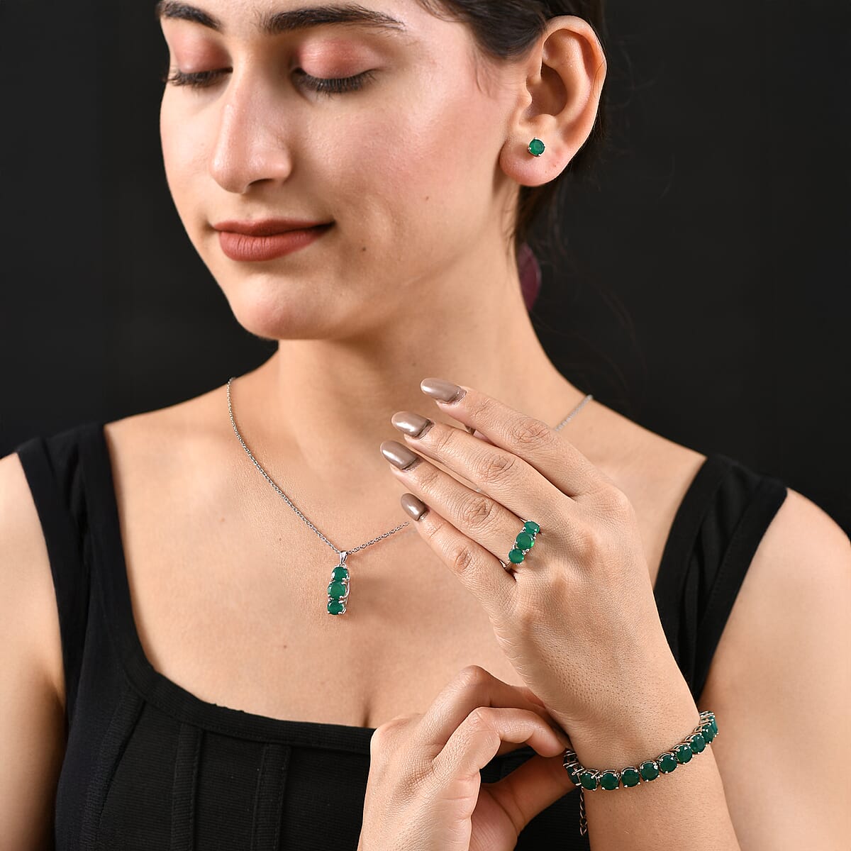 Karis Verde Onyx 37.50 ctw Bracelet (7.25In), Stud Earrings, 3 Stone Ring (Size 7.0) and Pendant in Platinum Bond with Stainless Steel Necklace 20 Inches image number 3