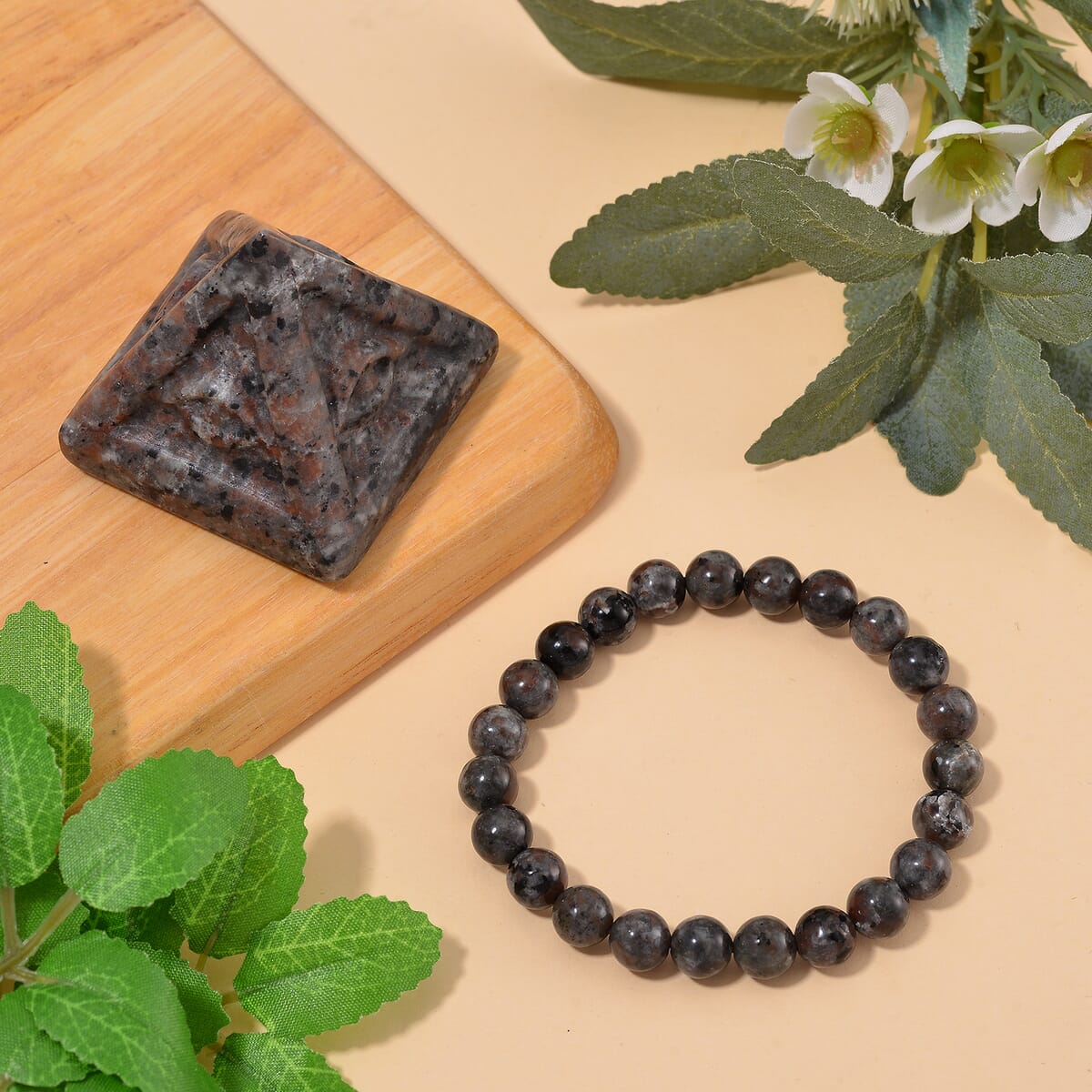 Natural Yooperlite 585.00 ctw Pyramid (1.7In) and Beaded 8mm Stretch Bracelet with Free UV Flash Light image number 1