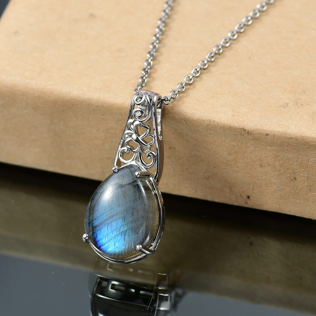 Ever True Malagasy Labradorite 9.40 ctw Pendant in Platinum Bond with Stainless Steel Necklace 20 Inches  image number 1