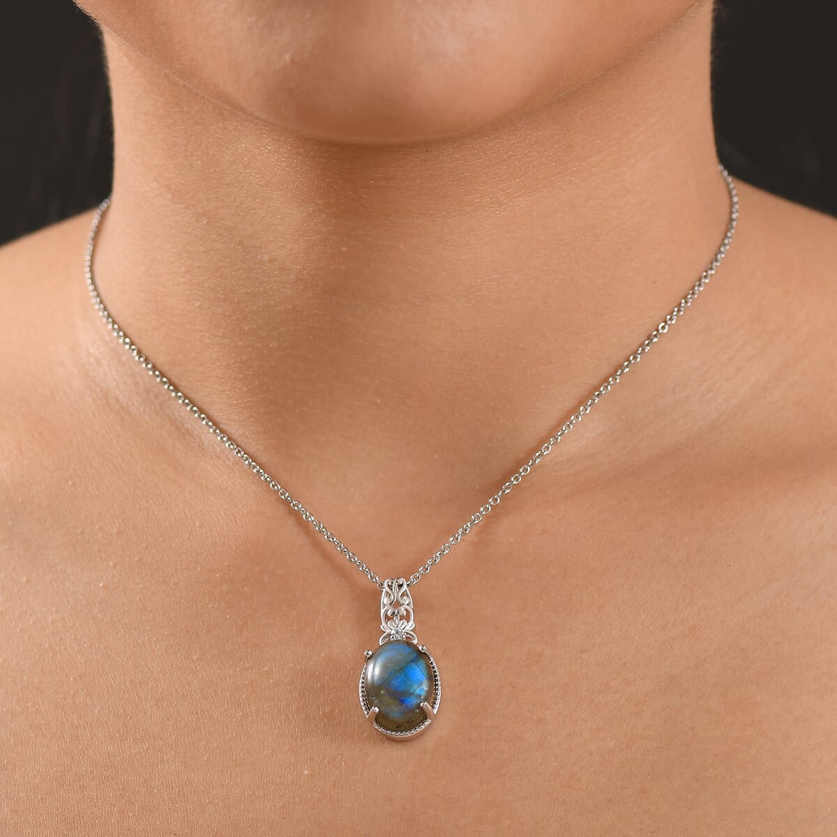 Karis Malagasy Labradorite and Blue Topaz  10.60 ctw Pendant in Platinum Bond with Stainless Steel Chain 20 Inches image number 2