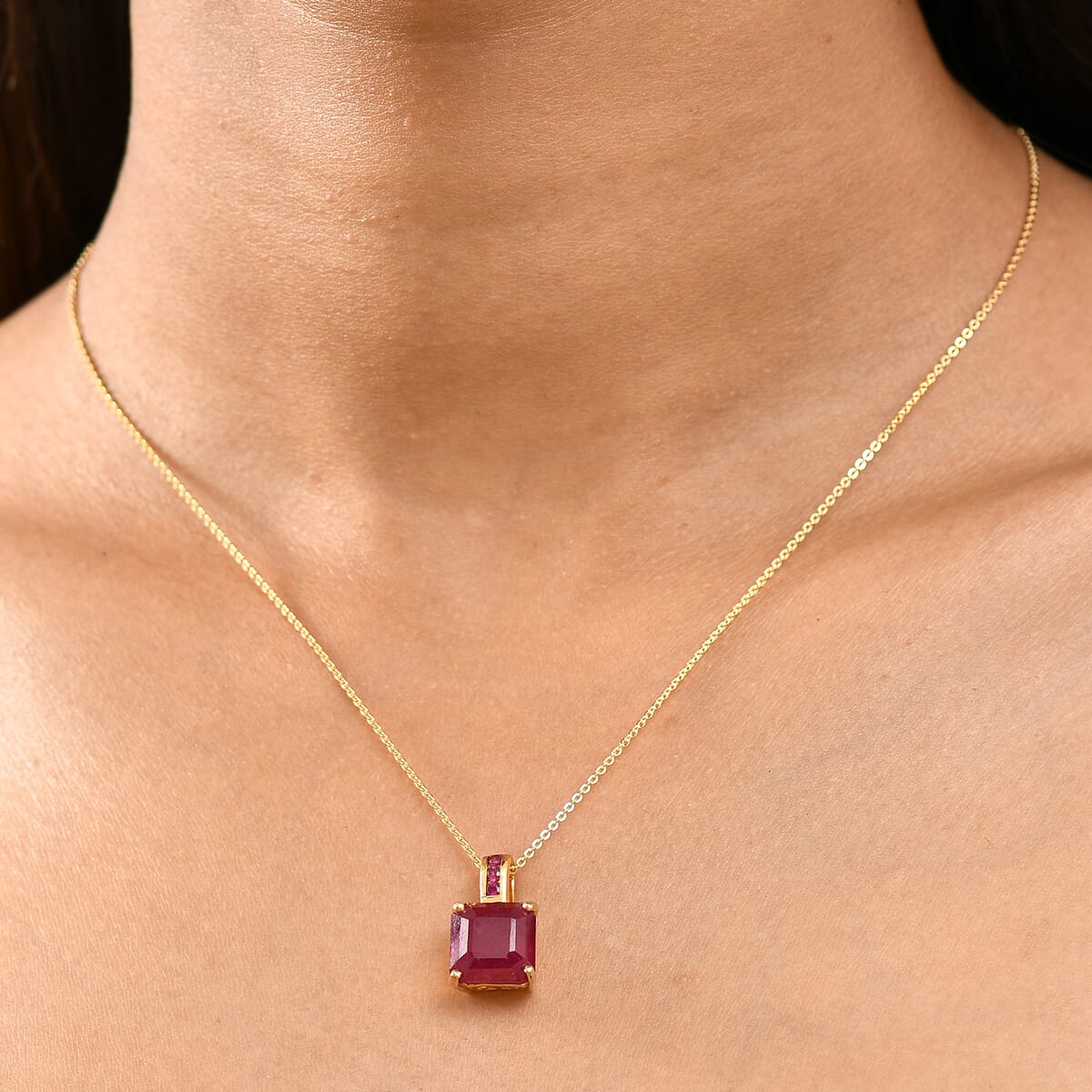 Premium Niassa Ruby (FF) 7.80 ctw Art Deco Pendant Necklace in 18K Vermeil Yellow Gold Over Sterling Silver 20 Inches image number 2