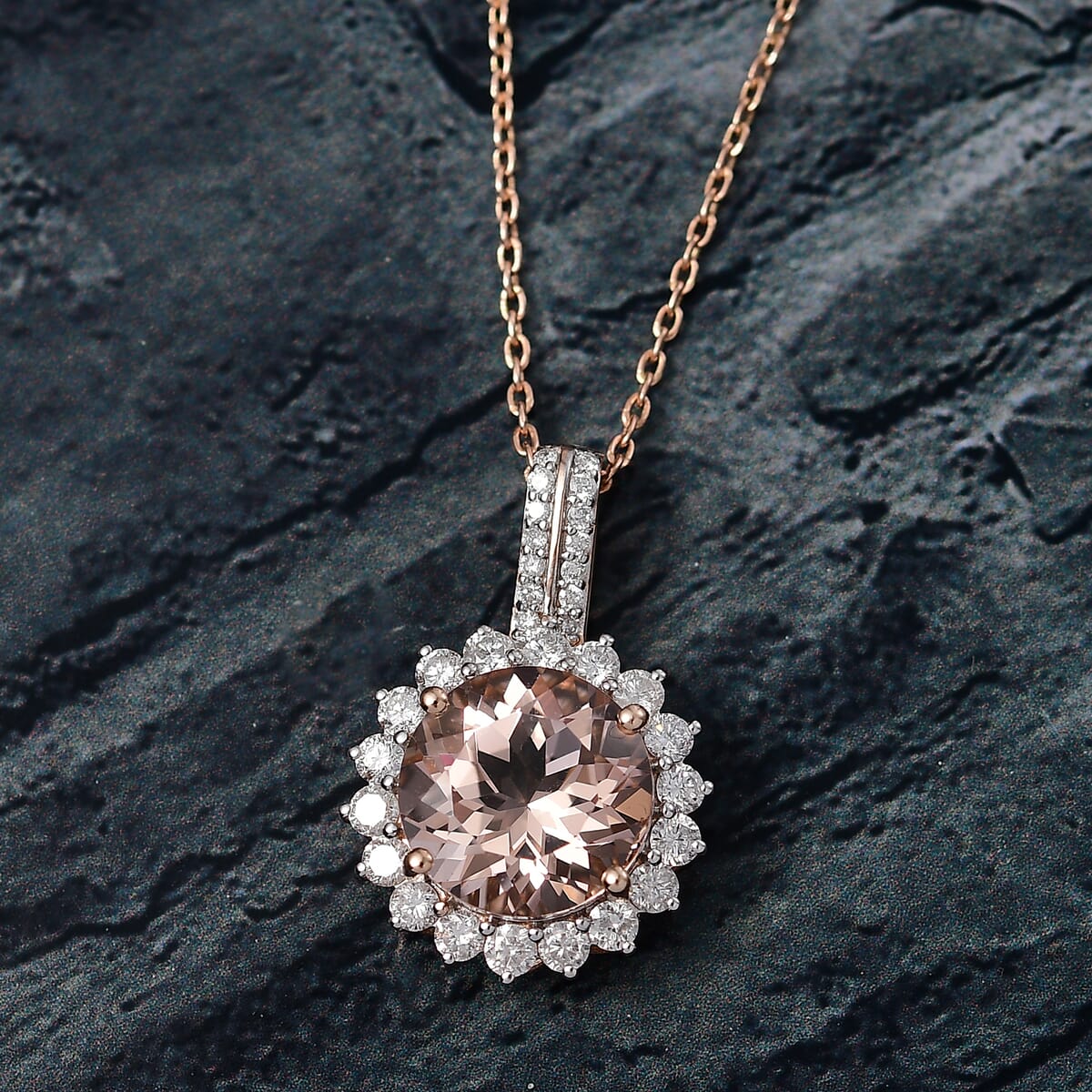 Certified & Appraised Luxoro AAA Marropino Morganite and G-H I2 Diamond 4.02 ctw Pendant Necklace in 10K Rose Gold 20 Inches (Del. in 10-15 Days) image number 1